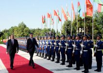 Montenegrin President officially welcomed to Azerbaijan (PHOTO)