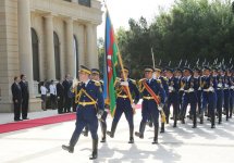 Montenegrin President officially welcomed to Azerbaijan (PHOTO)