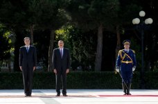 Montenegrin President officially welcomed to Azerbaijan (PHOTO)