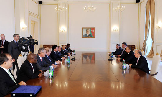 Azerbaijani President receives chief of International Boxing Association (PHOTO)