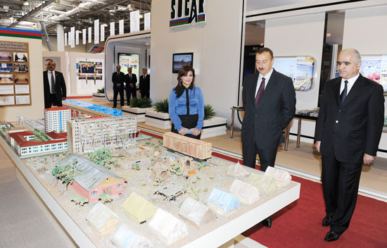 Azerbaijani President attends "Azerbaijan - 20 years of independence" exhibition (PHOTO)