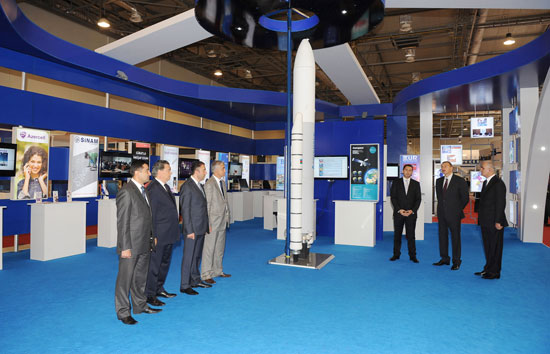 Azerbaijani President attends "Azerbaijan - 20 years of independence" exhibition (PHOTO)