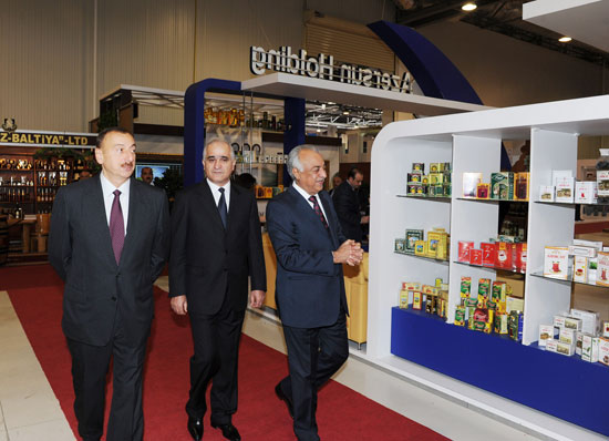 Azerbaijani President attends "Azerbaijan - 20 years of independence" exhibition (PHOTO)
