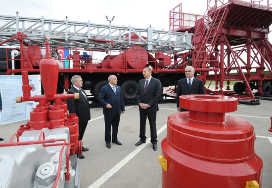 Azerbaijani President attends "Azerbaijan - 20 years of independence" exhibition (PHOTO)