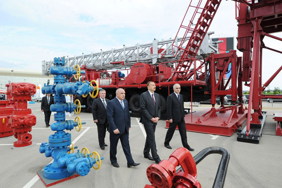 Azerbaijani President attends "Azerbaijan - 20 years of independence" exhibition (PHOTO)