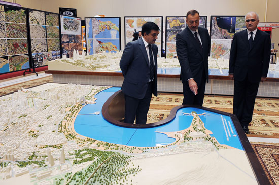 Azerbaijani President attends "Azerbaijan - 20 years of independence" exhibition (PHOTO)