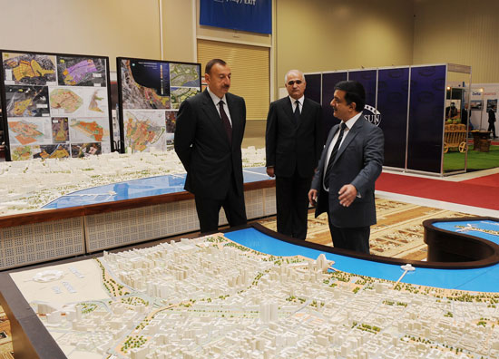 Azerbaijani President attends "Azerbaijan - 20 years of independence" exhibition (PHOTO)