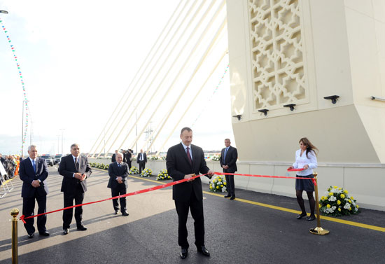 Azerbaijani President inaugurates pedestrian underpasses and interchange on Mardakan highway (UPDATE) (PHOTO)