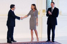 French President awards Azerbaijani First Lady with order (PHOTO)
