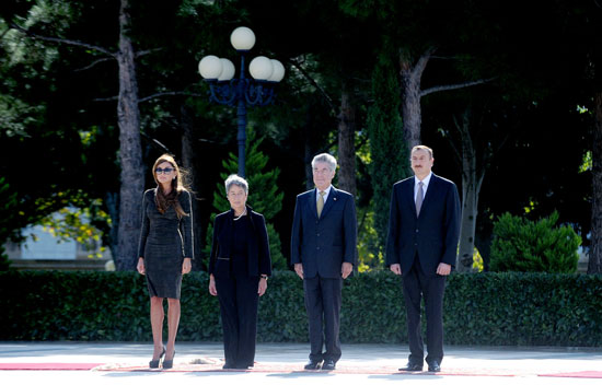 Austrian president officially welcomed to Azerbaijan (PHOTO)