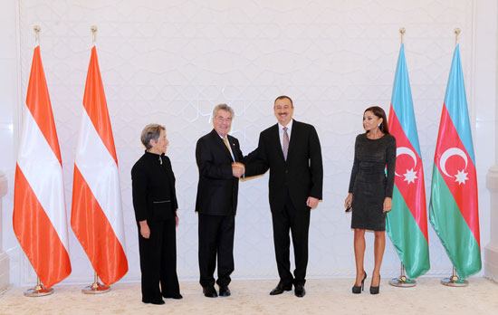 Austrian president officially welcomed to Azerbaijan (PHOTO)