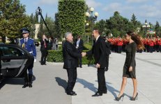 Austrian president officially welcomed to Azerbaijan (PHOTO)