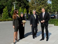 Austrian president officially welcomed to Azerbaijan (PHOTO)