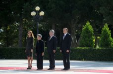 Austrian president officially welcomed to Azerbaijan (PHOTO)