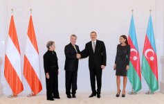Austrian president officially welcomed to Azerbaijan (PHOTO)