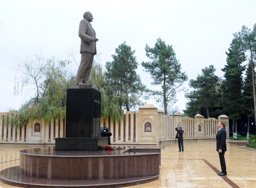 Azerbaijani President arrives in Agdash region (PHOTO)