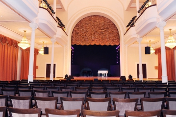 Azerbaijani President familiarizes with Azerbaijan State Song Theater after capital repair and reconstruction (PHOTO)