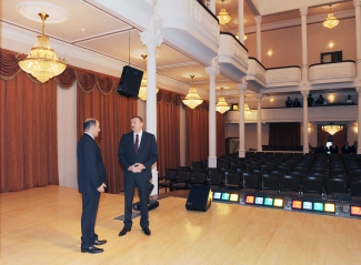 Azerbaijani President familiarizes with Azerbaijan State Song Theater after capital repair and reconstruction (PHOTO)