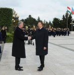 Hungarian President officially welcomed to Azerbaijan (PHOTO)