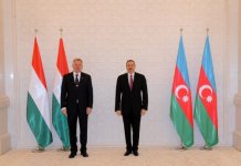 Hungarian President officially welcomed to Azerbaijan (PHOTO)