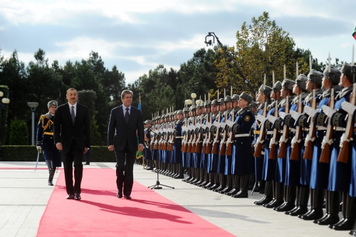 Bulgarian president officially welcomed to Azerbaijan (PHOTO)