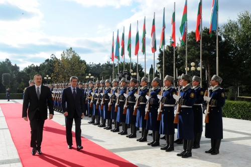 Bulgarian president officially welcomed to Azerbaijan (PHOTO)