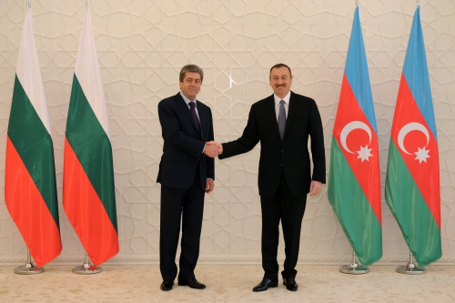 Bulgarian president officially welcomed to Azerbaijan (PHOTO)