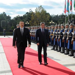 Bulgarian president officially welcomed to Azerbaijan (PHOTO)