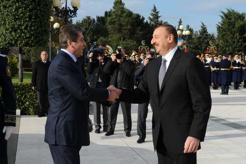 Bulgarian president officially welcomed to Azerbaijan (PHOTO)