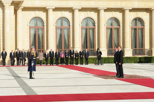 Bulgarian president officially welcomed to Azerbaijan (PHOTO)