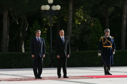 Bulgarian president officially welcomed to Azerbaijan (PHOTO)
