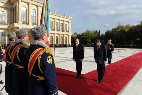 Bulgarian president officially welcomed to Azerbaijan (PHOTO)