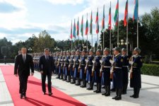 Bulgarian president officially welcomed to Azerbaijan (PHOTO)