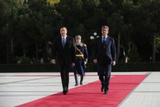 Bulgarian president officially welcomed to Azerbaijan (PHOTO)
