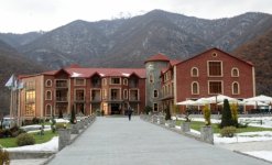 Azerbaijani president inaugurates hotel in Gakh region (PHOTO)