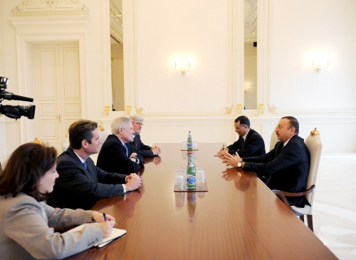 Azerbaijani President receives U.S. Secretary of Navy