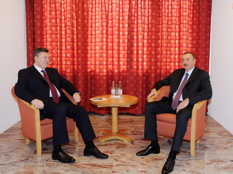 Azerbaijani President meets Ukrainian counterpart in Davos (PHOTO)