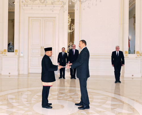 Azerbaijani President receives credentials of several ambassadors (PHOTO)