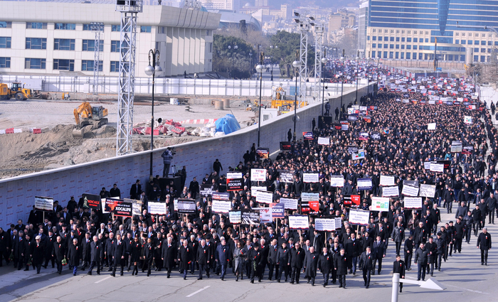 President of Azerbaijan honors memory of Khojaly genocide victims (PHOTO)