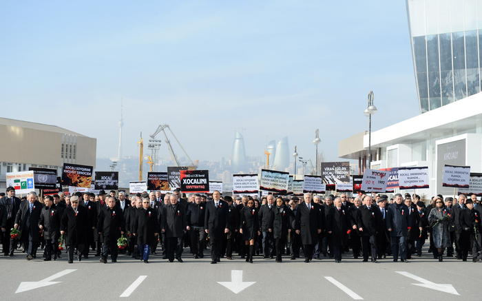 President of Azerbaijan honors memory of Khojaly genocide victims (PHOTO)