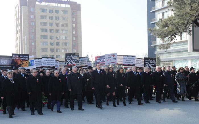 President of Azerbaijan honors memory of Khojaly genocide victims (PHOTO)