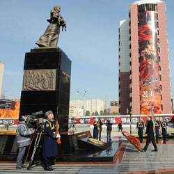 President of Azerbaijan honors memory of Khojaly genocide victims (PHOTO)