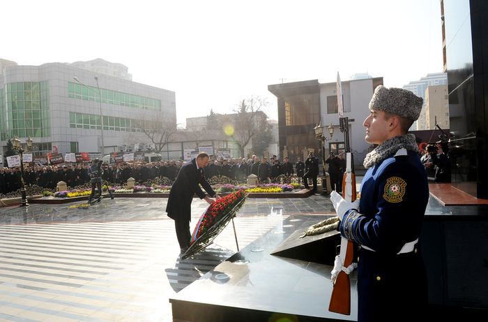 President of Azerbaijan honors memory of Khojaly genocide victims (PHOTO)