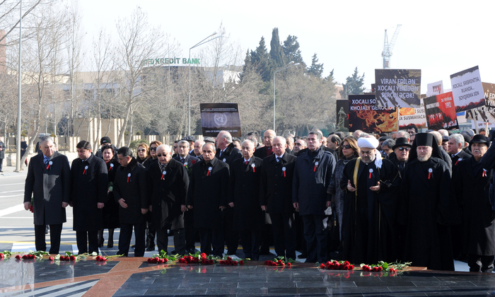 President of Azerbaijan honors memory of Khojaly genocide victims (PHOTO)