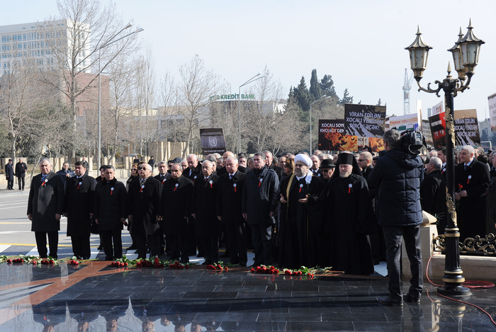 President of Azerbaijan honors memory of Khojaly genocide victims (PHOTO)