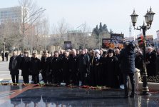 President of Azerbaijan honors memory of Khojaly genocide victims (PHOTO)