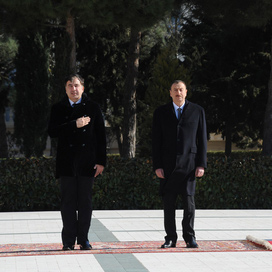 Georgian President officially welcomed to Azerbaijan (PHOTO)