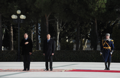 Georgian President officially welcomed to Azerbaijan (PHOTO)