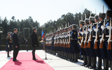Georgian President officially welcomed to Azerbaijan (PHOTO)