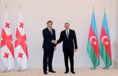 Georgian President officially welcomed to Azerbaijan (PHOTO)